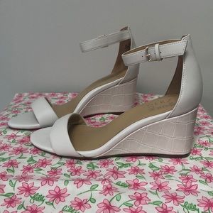 Naturalizer wedge shoes ankle strap 6.5